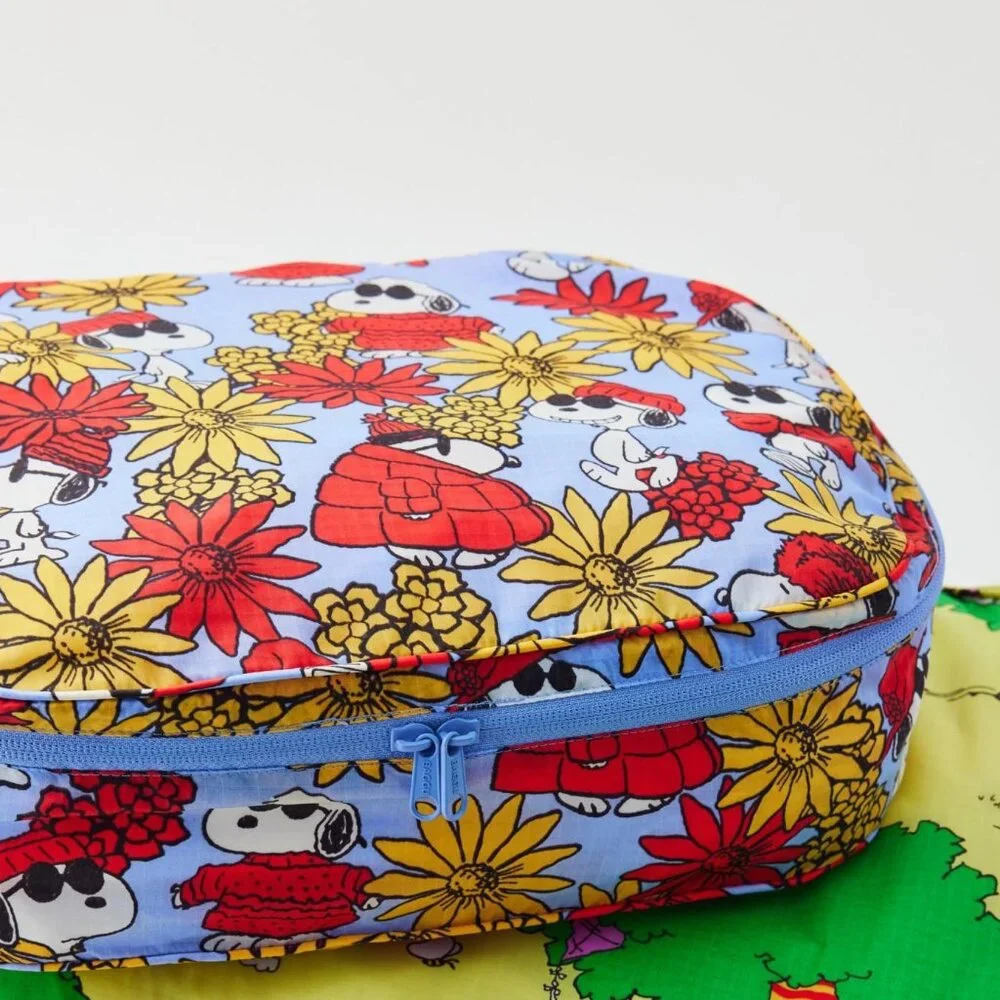 NWOT Baggu Packing Cube Medium - Floral Snoopy (Peanuts) - Picture 1 of 3